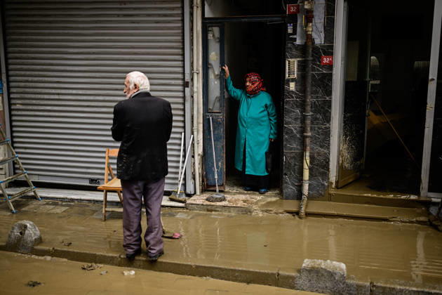 Cleanup and water drainage operations continue in Istanbul ISTANBUL, TURKIYE - OCTOBER 16: Municipal teams and emergency crews and people continue heavy cleanup and water evacuation operations in the Ayazaga neighborhood of the Sariyer district in Istanbul, Turkiye, on October 16, 2026. Cem Tekkesinoglu Anadolu Istanbul Turkey. Editorial use only. Please get in touch for any other usage.  Copyright: x2026xAnadoluxCemxTekkesinoglux