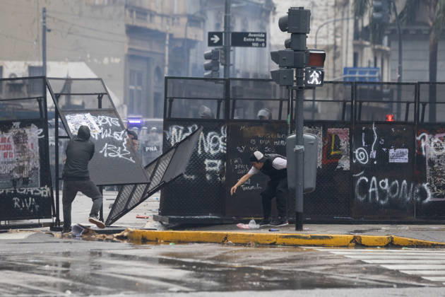October 16, 2026, Buenos Aires, Buenos Aires, Argentina: Protesters push down police barricades during clashes with security forces. Buenos Aires Argentina - ZUMAp265 20261016_zip_p265_045 Copyright: xDelfinaxCorberaxPix