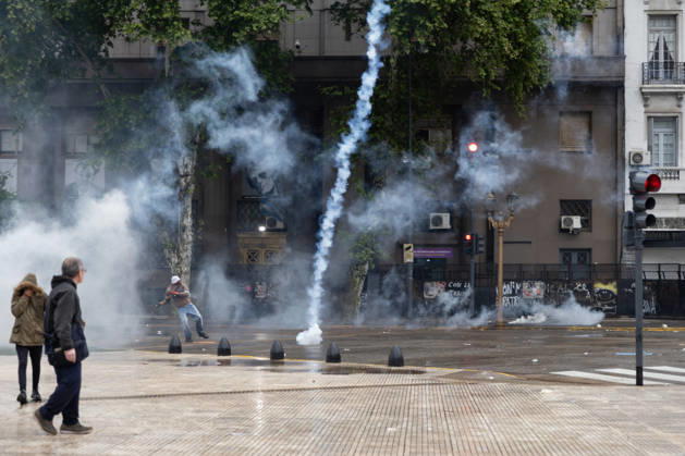 October 16, 2026, Buenos Aires, Buenos Aires, Argentina: Protesters flee tear gas during clashes with police. Buenos Aires Argentina - ZUMAp265 20261016_zip_p265_046 Copyright: xDelfinaxCorberaxPix
