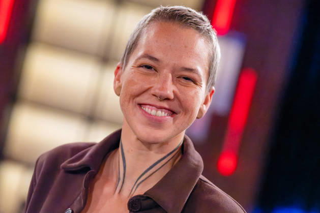 Cologne Meetup on October 16, 2026. Pictured: Stefanie Heinzmann, a pop and soul singer from Switzerland, laughing. As always, Susan Link and Micky Beisenherz interview their guests with sensitivity and humor. Cologne, North Rhine-Westphalia, Germany
