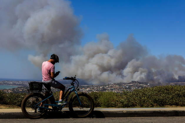 October16, 2026, San Juan Capistrano, California, USA: Fire crews are aggressively battling a wind-driven brush fire that burned several homes and threatened thousands of others in the area of San Juan Capistrano and San Clemente Friday, prompting evacuation orders. The Norte Fire exploded to 465 acres and remains 0 percent contained as of 4 p.m. O.C. Fire Authority officials said the Norte Fire started around 11:30 a.m. near Portico Del Norte and Eminencia Del Norte in San Clemente, east of Interstate 5. Fueled by strong Santa Ana winds, the wildfire then blew into neighboring San Juan Capistrano. San Juan Capistrano USA - ZUMAr19_ 20261016_new_r19_156 Copyright: xRuaridhxStewartx