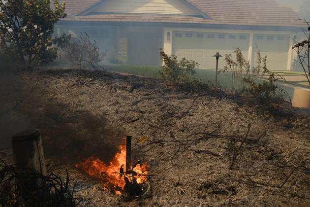 October16, 2026, San Juan Capistrano, California, USA: Fire crews are aggressively battling a wind-driven brush fire that burned several homes and threatened thousands of others in the area of San Juan Capistrano and San Clemente Friday, prompting evacuation orders. The Norte Fire exploded to 465 acres and remains 0 percent contained as of 4 p.m. O.C. Fire Authority officials said the Norte Fire started around 11:30 a.m. near Portico Del Norte and Eminencia Del Norte in San Clemente, east of Interstate 5. Fueled by strong Santa Ana winds, the wildfire then blew into neighboring San Juan Capistrano. San Juan Capistrano USA - ZUMAr19_ 20261016_new_r19_183 Copyright: xRuaridhxStewartx