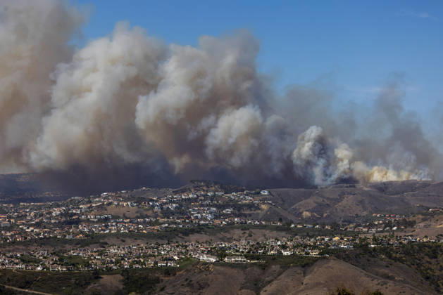 October16, 2026, San Juan Capistrano, California, USA: Fire crews are aggressively battling a wind-driven brush fire that burned several homes and threatened thousands of others in the area of San Juan Capistrano and San Clemente Friday, prompting evacuation orders. The Norte Fire exploded to 465 acres and remains 0 percent contained as of 4 p.m. O.C. Fire Authority officials said the Norte Fire started around 11:30 a.m. near Portico Del Norte and Eminencia Del Norte in San Clemente, east of Interstate 5. Fueled by strong Santa Ana winds, the wildfire then blew into neighboring San Juan Capistrano. San Juan Capistrano USA - ZUMAr19_ 20261016_new_r19_161 Copyright: xRuaridhxStewartx
