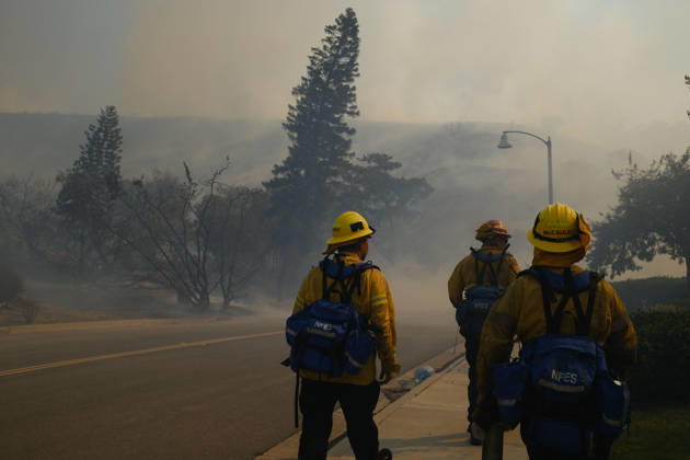 October16, 2026, San Juan Capistrano, California, USA: Fire crews are aggressively battling a wind-driven brush fire that burned several homes and threatened thousands of others in the area of San Juan Capistrano and San Clemente Friday, prompting evacuation orders. The Norte Fire exploded to 465 acres and remains 0 percent contained as of 4 p.m. O.C. Fire Authority officials said the Norte Fire started around 11:30 a.m. near Portico Del Norte and Eminencia Del Norte in San Clemente, east of Interstate 5. Fueled by strong Santa Ana winds, the wildfire then blew into neighboring San Juan Capistrano. San Juan Capistrano USA - ZUMAr19_ 20261016_new_r19_184 Copyright: xRuaridhxStewartx
