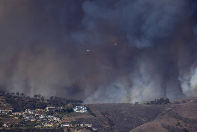 October16, 2026, San Juan Capistrano, California, USA: Fire crews are aggressively battling a wind-driven brush fire that burned several homes and threatened thousands of others in the area of San Juan Capistrano and San Clemente Friday, prompting evacuation orders. The Norte Fire exploded to 465 acres and remains 0 percent contained as of 4 p.m. O.C. Fire Authority officials said the Norte Fire started around 11:30 a.m. near Portico Del Norte and Eminencia Del Norte in San Clemente, east of Interstate 5. Fueled by strong Santa Ana winds, the wildfire then blew into neighboring San Juan Capistrano. San Juan Capistrano USA - ZUMAr19_ 20261016_new_r19_157 Copyright: xRuaridhxStewartx