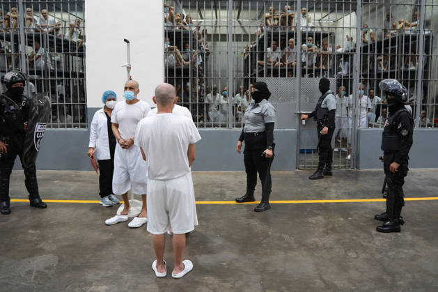 October 16, 2026, Tecoluca, San Vicente, El Salvador: Gang members are seen during Costa Rican President Laura Fernández s tour of the Terrorism Confinement Center (CECOT), in Tecoluca. Fernández is on a three-day official visit to El Salvador to see the maximum-security prison that President Nayib Bukele’s government built as part of its crackdown on gangs. Costa Rica recently opened its own high-security prison, the High Containment Center Against Organized Crime, which is modeled on CECOT. Tecoluca El Salvador - ZUMAs197 20261016_aaa_s197_474 Copyright: xCamiloxFreedmanx