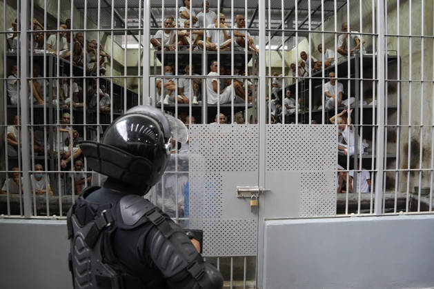 October 16, 2026, Tecoluca, San Vicente, El Salvador: Gang members are seen through their cells during Costa Rican President Laura Fernández s tour of the Terrorism Confinement Center (CECOT), in Tecoluca. Fernández is on a three-day official visit to El Salvador to see the maximum-security prison that President Nayib Bukele’s government built as part of its crackdown on gangs. Costa Rica recently opened its own high-security prison, the High Containment Center Against Organized Crime, which is modeled on CECOT. Tecoluca El Salvador - ZUMAs197 20261016_aaa_s197_480 Copyright: xCamiloxFreedmanx