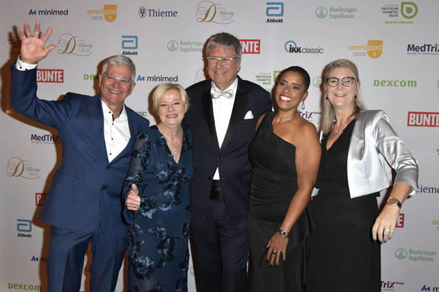 Michael Kleer, Nicole Mattig Fabian, Jens Kröger, Maya Curman, and Tanja Braun at the 15th Diabetes Charity Gala 2026 at Bar jeder Vernunft in Berlin, October 16, 2026 Foto:xM.xBehrensx xFuturexImagex diabetes_6015