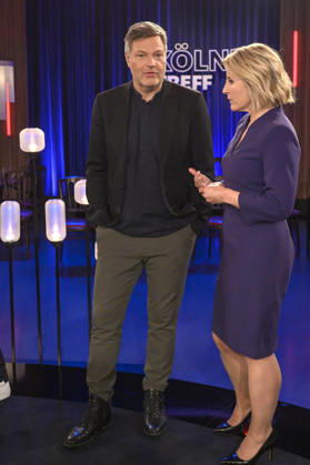 Robert Habeck and Susan Link during the taping of the WDR talk show Kölner Treff at WDR Studio BS 3 in Cologne, October 16, 2026 Foto:xW.xRanderathx xFuturexImagex koelner_treff1610_6070