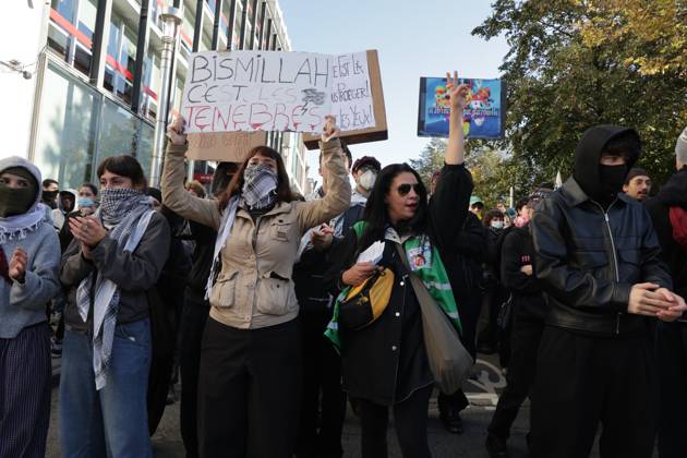 This image shows youths gather for a protest action at the Central Station in Brussels on Saturday 17 October 2026.  NICOLASxMAETERLINCK 190063524