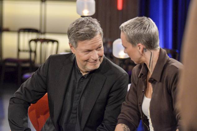 ABB KOELNERTREFF: Stefanie Heinzmann, singer, and Robert Habeck, German writer and former Green Party politician, appeared as guests on the WDR talk show Kölner Treff from the Boecklemünd studio on October 16, 2026, in Cologne, Hamburg, Germany