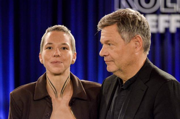 ABB KOELNERTREFF: Stefanie Heinzmann, singer, and Robert Habeck, German writer and former Green Party politician, appeared as guests on the WDR talk show Kölner Treff from the Boecklemünd studio on October 16, 2026, in Cologne, Hamburg, Germany
