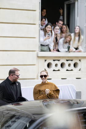 Céline Dion was spotted leaving the Royal Monceau hotel and heading toward the Plenitude Arena for the penultimate show of her concert series in the French capital, Paris, France, on October 16, 2026. Pierre Perusseau, Bestimage. Céline Dion was spotted leaving the Royal Monceau hotel, heading toward the Plenitude Arena for the penultimate show of her concert series in the capital, Paris, France, on October 16, 2026. Paris, France  Copyright: xPierrexPerusseaux xBestimagexPierrexPerusseaux xBestimagex