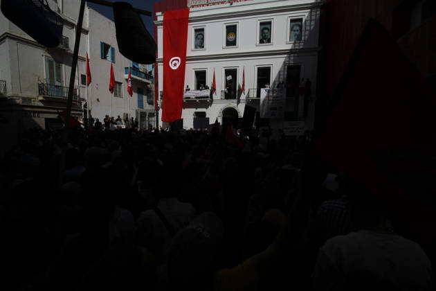 October 17, 2026, Tunis, Tunis, Tunisia, Tunisia: Demonstrators take to the streets of Tunis during a march calling for social and economic reforms and the protection of civil liberties, amid public concerns over rising living costs, workers™ rights and freedom of expression on October 17, 2026. Organized by trade unions, journalists™ representatives, lawyers and civil society groups, the demonstration brings together protesters demanding accountability and defending fundamental rights. The march highlights ongoing concerns over Tunisia™s economic situation and the space for public dissent. Tunis Tunisia - ZUMAm342 20261017_zsp_m342_002 Copyright: xHasanxMradx