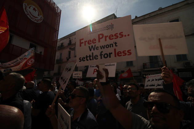 October 17, 2026, Tunis, Tunis, Tunisia, Tunisia: Demonstrators take to the streets of Tunis during a march calling for social and economic reforms and the protection of civil liberties, amid public concerns over rising living costs, workers™ rights and freedom of expression on October 17, 2026. Organized by trade unions, journalists™ representatives, lawyers and civil society groups, the demonstration brings together protesters demanding accountability and defending fundamental rights. The march highlights ongoing concerns over Tunisia™s economic situation and the space for public dissent. Tunis Tunisia - ZUMAm342 20261017_zsp_m342_006 Copyright: xHasanxMradx