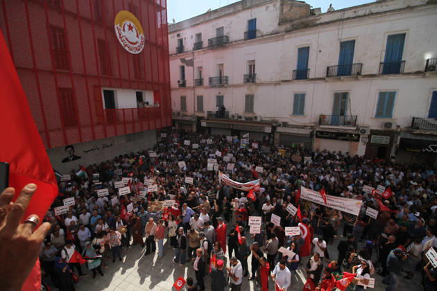 October 17, 2026, Tunis, Tunis, Tunisia, Tunisia: Demonstrators take to the streets of Tunis during a march calling for social and economic reforms and the protection of civil liberties, amid public concerns over rising living costs, workers™ rights and freedom of expression on October 17, 2026. Organized by trade unions, journalists™ representatives, lawyers and civil society groups, the demonstration brings together protesters demanding accountability and defending fundamental rights. The march highlights ongoing concerns over Tunisia™s economic situation and the space for public dissent. Tunis Tunisia - ZUMAm342 20261017_zsp_m342_007 Copyright: xHasanxMradx