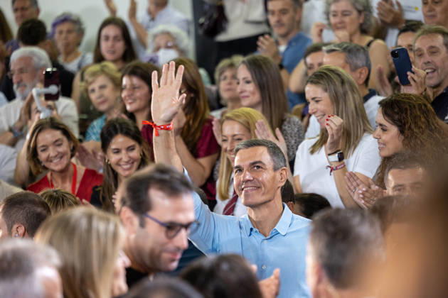 The PSOE Holds Its Federal Committee Meeting in Fuenlabrada, Madrid Prime Minister Pedro Sánchez during the PSOE Federal Committee meeting at the Tomás y Valiente Art Center on October 17, 2026, in Fuenlabrada, Madrid, Spain. The meeting served to ratify the party’s candidate lists for the general election on November 29 and to confirm its secretary-general, Pedro Sánchez, as the candidate for Prime Minister. OCTOBER 17, 2026 Jesús Hellí Fuenlabrada, Madrid Fuenlabrada, Madrid, Spain Copyright: xJesusxHellinx 7851216