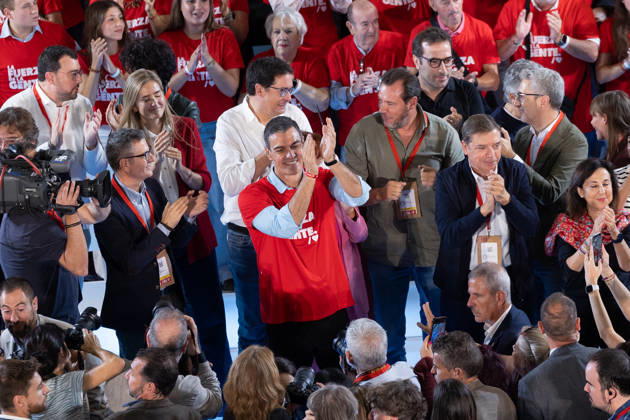 The PSOE Holds Its Federal Committee Meeting in Fuenlabrada, Madrid Prime Minister Pedro Sánchez during the PSOE Federal Committee meeting at the Tomás y Valiente Art Center on October 17, 2026, in Fuenlabrada, Madrid, Spain. The meeting served to ratify the party’s candidate lists for the general election on November 29 and to confirm its secretary-general, Pedro Sánchez, as the candidate for Prime Minister. OCTOBER 17, 2026 Jesús Hellí Fuenlabrada, Madrid Fuenlabrada, Madrid, Spain Copyright: xJesusxHellinx 7851258