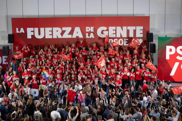 The PSOE Holds Its Federal Committee Meeting in Fuenlabrada, Madrid Prime Minister Pedro Sánchez during the PSOE Federal Committee meeting at the Tomás y Valiente Art Center on October 17, 2026, in Fuenlabrada, Madrid, Spain. The meeting served to ratify the party’s candidate lists for the general election on November 29 and to confirm its secretary-general, Pedro Sánchez, as the candidate for Prime Minister. OCTOBER 17, 2026 Jesús Hellí Fuenlabrada, Madrid Fuenlabrada, Madrid, Spain  Copyright: xJesusxHellinx 7851260