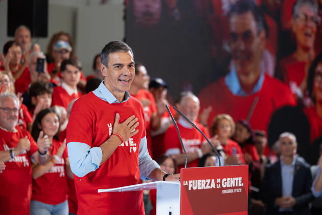 The PSOE Holds Its Federal Committee Meeting in Fuenlabrada, Madrid Prime Minister Pedro Sánchez during the PSOE Federal Committee meeting at the Tomás y Valiente Art Center on October 17, 2026, in Fuenlabrada, Madrid, Spain. The meeting served to ratify the party’s candidate lists for the general election on November 29 and to confirm its secretary-general, Pedro Sánchez, as the candidate for Prime Minister. OCTOBER 17, 2026 Jesús Hellí Fuenlabrada, Madrid Fuenlabrada, Madrid, Spain  Copyright: xJesusxHellinx 7851262
