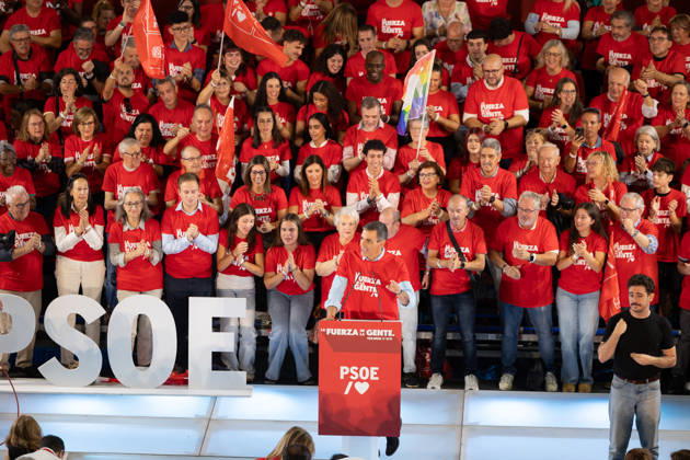 The PSOE Holds Its Federal Committee Meeting in Fuenlabrada, Madrid Prime Minister Pedro Sánchez during the PSOE Federal Committee meeting at the Tomás y Valiente Art Center on October 17, 2026, in Fuenlabrada, Madrid, Spain. The meeting served to ratify the party’s candidate lists for the general election on November 29 and to confirm its secretary-general, Pedro Sánchez, as the candidate for Prime Minister. OCTOBER 17, 2026 Jesús Hellí Fuenlabrada, Madrid Fuenlabrada, Madrid, Spain  Copyright: xJesusxHellinx 7851263