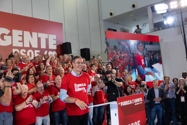 The PSOE Holds Its Federal Committee Meeting in Fuenlabrada, Madrid Prime Minister Pedro Sánchez during the PSOE Federal Committee meeting at the Tomás y Valiente Art Center on October 17, 2026, in Fuenlabrada, Madrid, Spain. The meeting served to ratify the party’s candidate lists for the general election on November 29 and to confirm its secretary-general, Pedro Sánchez, as the candidate for Prime Minister. OCTOBER 17, 2026 Jesús Hellí Fuenlabrada, Madrid Fuenlabrada, Madrid, Spain  Copyright: xJesusxHellinx 7851277