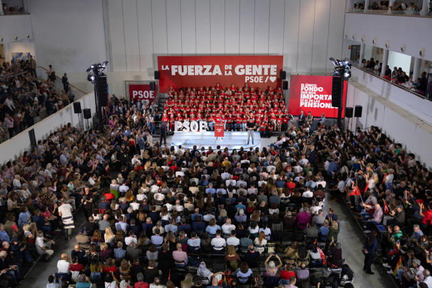 The PSOE Holds Its Federal Committee Meeting in Fuenlabrada, Madrid Prime Minister Pedro Sánchez during the PSOE Federal Committee meeting at the Tomás y Valiente Art Center on October 17, 2026, in Fuenlabrada, Madrid, Spain. The meeting served to ratify the party’s candidate lists for the general election on November 29 and to confirm its secretary-general, Pedro Sánchez, as the candidate for Prime Minister. OCTOBER 17, 2026 Jesús Hellí Fuenlabrada, Madrid Fuenlabrada, Madrid, Spain  Copyright: xJesusxHellinx 7851281