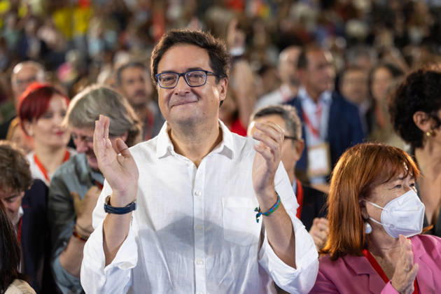 The PSOE Holds Its Federal Committee Meeting in Fuenlabrada, Madrid Óscar López, secretary general of the PSOE in Madrid, candidate for president of the Community of Madrid, and minister for Digital Transformation and Civil Service, during the PSOE’s Federal Committee meeting at the Tomás y Valiente Art Center, on October 17, 2026, in Fuenlabrada, Madrid, Spain. The Committee served to ratify the party’s candidate lists for the general election on November 29 and to endorse its Secretary-General, Pedro Sánchez, as the candidate for President of the Government. October 17, 2026. Jesús Hellí. Fuenlabrada, Madrid. Fuenlabrada, Madrid, Spain.  Copyright: xJesusxHellinx 7851283