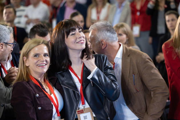 The PSOE Holds Its Federal Committee Meeting in Fuenlabrada, Madrid The Government Delegate for the Valencian Community, Pilar Bernabé i, and the Secretary General of the PSPV-PSOE and Minister of Science, Innovation, and Universities, Diana Morant d, during the PSOE Federal Committee meeting at the Tomás y Valiente Art Center, on October 17, 2026, in Fuenlabrada, Madrid, Spain. The Committee served to ratify the party’s candidate lists for the general election on November 29 and to endorse its Secretary-General, Pedro Sánchez, as the candidate for Prime Minister. October 17, 2026 Jesús Hellí Fuenlabrada, Madrid Fuenlabrada, Madrid, Spain  Copyright: xJesusxHellinx 7851310