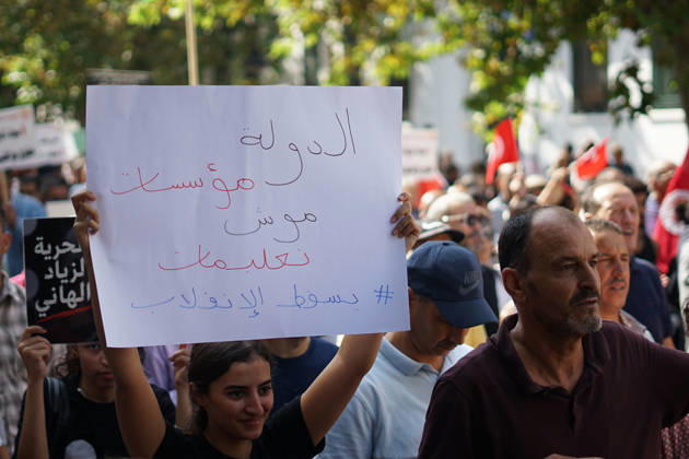 October 17, 2026, Tunis, Tunis, Tunisia, Tunisia: Demonstrators take to the streets of Tunis during a march calling for social and economic reforms and the protection of civil liberties, amid public concerns over rising living costs, workers™ rights and freedom of expression on October 17, 2026. Organized by trade unions, journalists™ representatives, lawyers and civil society groups, the demonstration brings together protesters demanding accountability and defending fundamental rights. The march highlights ongoing concerns over Tunisia™s economic situation and the space for public dissent. Tunis Tunisia - ZUMAm342 20261017_zsp_m342_015 Copyright: xHasanxMradx