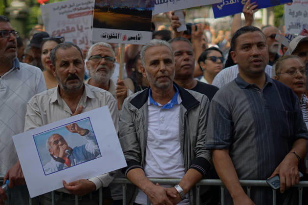 October 17, 2026, Tunis, Tunis, Tunisia, Tunisia: Demonstrators take to the streets of Tunis during a march calling for social and economic reforms and the protection of civil liberties, amid public concerns over rising living costs, workers™ rights and freedom of expression on October 17, 2026. Organized by trade unions, journalists™ representatives, lawyers and civil society groups, the demonstration brings together protesters demanding accountability and defending fundamental rights. The march highlights ongoing concerns over Tunisia™s economic situation and the space for public dissent. Tunis Tunisia - ZUMAm342 20261017_zsp_m342_040 Copyright: xHasanxMradx