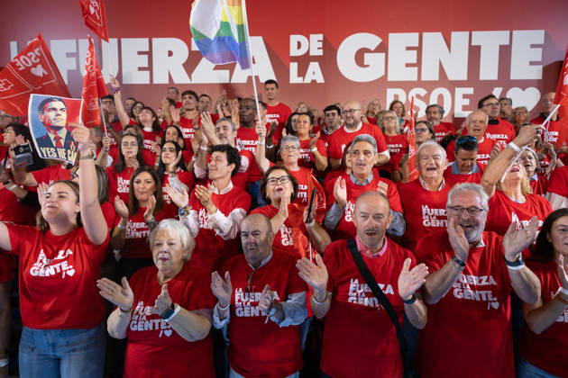 The PSOE Holds Its Federal Committee Meeting in Fuenlabrada, Madrid Several people attend as members of the public during the PSOE’s Federal Committee meeting at the Tomás y Valiente Art Center on October 17, 2026, in Fuenlabrada, Madrid, Spain. The Committee served to ratify the party’s candidate lists for the general election on November 29 and to endorse its secretary general, Pedro Sánchez, as the candidate for Prime Minister. October 17, 2026. Jesús Hellí. Fuenlabrada, Madrid. Fuenlabrada, Madrid, Spain.  Copyright: xJesusxHellinx 7851606