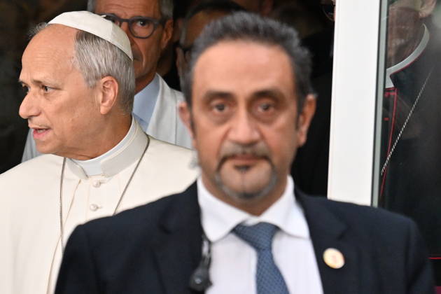 RECORD DATE NOT STATED Italy, Rome,Vatican 2026-10-15 : Pope Leo XIAgostino Gemelli University Hospital Italy, Rome, Vatican City, October 17, 2026: Pope Leo XIV leaves the Gemelli University Hospital in Rome following surgery to remove a mass from his lung. Photo: Copyright Alessia Giuliani CPP EDITORIAL USE ONLY - NO BOOKS Copyright: xAlessiaxGiuliani Catholicpressphotox
