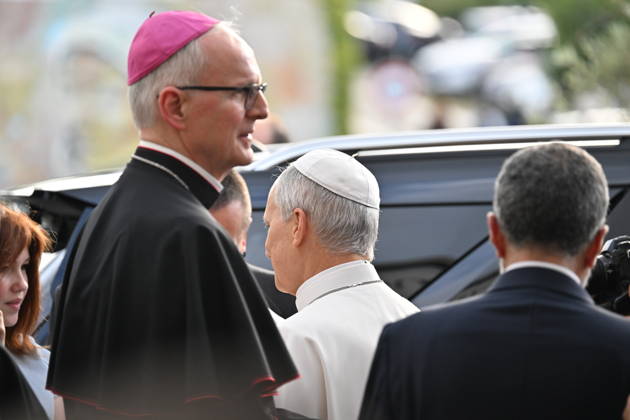 RECORD DATE NOT STATED Italy, Rome,Vatican 2026-10-15 : Pope Leo XIAgostino Gemelli University Hospital Italy, Rome, Vatican City, October 17, 2026: Pope Leo XIV leaves the Gemelli University Hospital in Rome following surgery to remove a mass from his lung. Photo: Copyright Alessia Giuliani CPP EDITORIAL USE ONLY - NO BOOKS Copyright: xAlessiaxGiuliani Catholicpressphotox