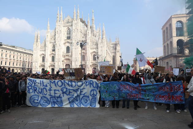 Demonstration by Italia in Piazza - Milano Demonstration by Italia in Piazza, the grassroots movement of students and young workers taking to the streets in 15 Italian cities in Milano Italy on October 17 2026. Photo by Francesco Enriquez IPA ABACAPRESS.COM Milano Italy  Copyright: xIPA ABACAx