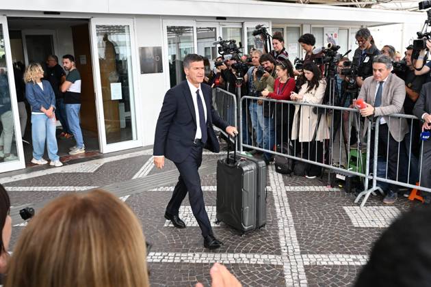 October 17, 2026, Rome, Rome, Italy: Preparations are underway for the Pope s discharge from Rome s Gemelli Polyclinic Hospital, where he was hospitalized for a few days for surgery to remove a nodule (adenocarcinoma) from his right lung. Rome, October 17, 2026 Rome Italy  - ZUMAa289 20261017_zia_a289_023 Copyright: xMariaxLauraxAntonellix xAgfx
