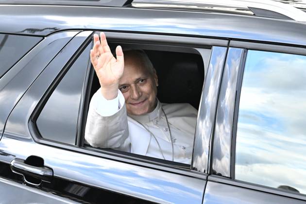 October 17, 2026, Rome, Rome, Italy: Pope Leo XIV, deemed fit for resignation by doctors, leaves the Gemelli Polyclinic Hospital in Rome, where he was hospitalized for a few days for surgery to remove a nodule (adenocarcinoma) from his right lung. Rome, October 17, 2026 Rome Italy  - ZUMAa289 20261017_zia_a289_033 Copyright: xMariaxLauraxAntonellix xAgfx