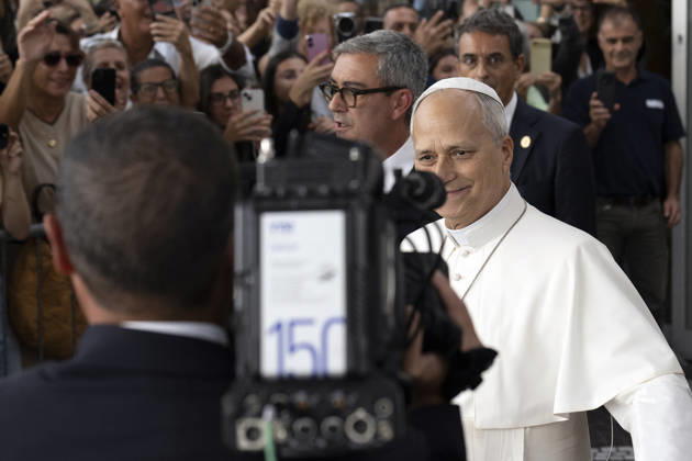 ITALY - POPE - VATICAN-2026 10 17 Italy, Rome, Vatican, October 17, 2026 Pope Leo XIV leaves the Gemelli University Hospital, four days after a surgery to remove a cancerous tumour from his right lung, in Rome Photo by ALESSIA GIULIANI Catholic Press Photo EDITORIAL USE ONLY - NO BOOKS Copyright: xVATICANxMEDIAx xCatholicxPressxPhotox