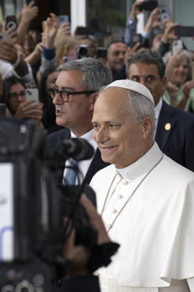 ITALY - POPE - VATICAN-2026 10 17 Italy, Rome, Vatican, October 17, 2026 Pope Leo XIV leaves the Gemelli University Hospital, four days after a surgery to remove a cancerous tumour from his right lung, in Rome Photo by ALESSIA GIULIANI Catholic Press Photo EDITORIAL USE ONLY - NO BOOKS Copyright: xVATICANxMEDIAx xCatholicxPressxPhotox