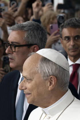 ITALY - POPE - VATICAN-2026 10 17 Italy, Rome, Vatican, October 17, 2026 Pope Leo XIV leaves the Gemelli University Hospital, four days after a surgery to remove a cancerous tumour from his right lung, in Rome Photo by ALESSIA GIULIANI Catholic Press Photo EDITORIAL USE ONLY - NO BOOKS Copyright: xVATICANxMEDIAx xCatholicxPressxPhotox
