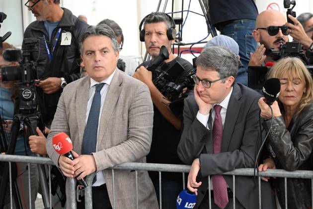 October 17, 2026, Rome, Rome, Italy: Journalists Rosario Carello of TG2 and TG1 s chief Vatican correspondent, Ignazio Ingrao, outside Gemelli Hospital awaiting the Pope s discharge. The Pope was hospitalized a few days ago for surgery to remove a nodule (adenocarcinoma) from his right lung. Rome, 10 17 2026 Rome Italy  - ZUMAa289 20261017_zia_a289_044 Copyright: xMariaxLauraxAntonellix xAgfx