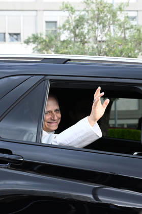 October 17, 2026, Rome, Rome, Italy: Pope Leo XIV, deemed fit for resignation by doctors, leaves the Gemelli Polyclinic Hospital in Rome, where he was hospitalized for a few days for surgery to remove a nodule (adenocarcinoma) from his right lung. Rome, October 17, 2026 Rome Italy  - ZUMAa289 20261017_zia_a289_053 Copyright: xMariaxLauraxAntonellix xAgfx