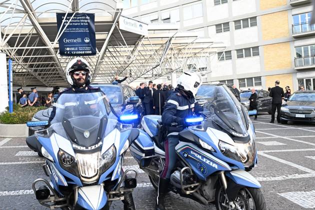 October 17, 2026, Rome, Rome, Italy: Preparations are underway for the Pope s discharge from Rome s Gemelli Polyclinic Hospital, where he was hospitalized for a few days for surgery to remove a nodule (adenocarcinoma) from his right lung. Rome, October 17, 2026 Rome Italy  - ZUMAa289 20261017_zia_a289_054 Copyright: xMariaxLauraxAntonellix xAgfx