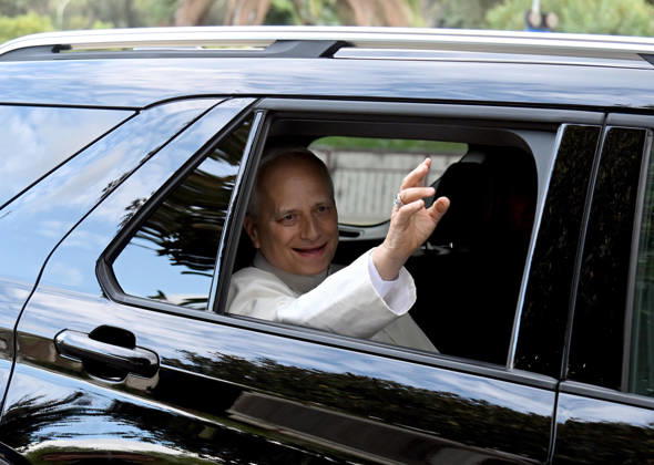 October 17, 2026, Rome, ITALY: Papa Leone XIV lascia il Policlinico Gemelli dopo l intervento di asportazione di un nodulo polmonare, Roma, 17 ottobre 2026. Pope Leo XIV leaves the Gemelli Policlinic Hospital following surgery to remove a pulmonary nodule, in Rome, Italy, 17 October 2026. ANSA FABIO CIMAGLIA Rome ITALY  - ZUMAa110 20261017_zaf_a110_011 Copyright: xFabioxCimagliax