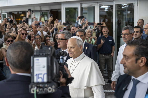 ITALY - POPE - VATICAN-2026 10 17 Italy, Rome, Vatican, October 17, 2026 Pope Leo XIV leaves the Gemelli University Hospital, four days after a surgery to remove a cancerous tumour from his right lung, in Rome Photo by ALESSIA GIULIANI Catholic Press Photo EDITORIAL USE ONLY - NO BOOKS Copyright: xVATICANxMEDIAx xCatholicxPressxPhotox