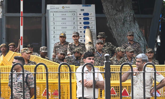 NEW DELHI, INDIA - OCTOBER 17: Paramilitary Forces and Delhi Police deployed outside the election commission of India HQ, on October 17, 2026 in New Delhi, India. (Photo by Sonu Mehta Hindustan Times ) CJP Supporters Protest Demanding CEC Gyanesh Kumar s Resignation Over Voter List Changes