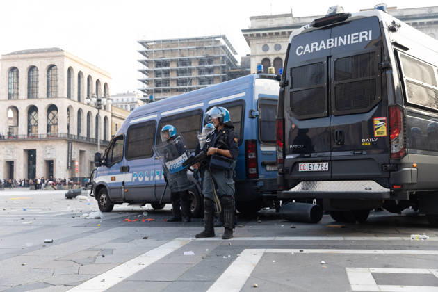 IPA89812413 - Milan, October 17, 2026: Italia in Piazza demonstration; violent clashes between police and the student movement  Copyright: xFrancescoxEnriquezx xFrancescoxEnriquezx IPA89812413