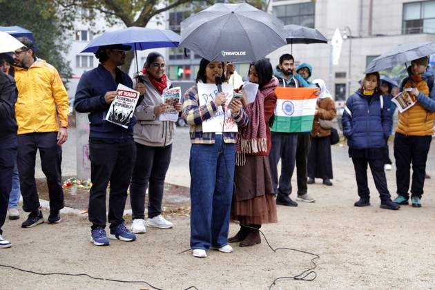 Berlin protest echoes Jantar Mantar BERLIN, GERMANY - OCTOBER 17, 2026: A small group of demonstrators hold placards as several people speak at a solidarity demonstration at Oranienplatz in the Kreuzberg district, in support of mass protests in India and against the crackdown on them. The demonstration followed a call by Neha Bora, president of the All India Students™ Association (AISA), for people everywhere to back the protests, saying everywhere is Jantar Mantar, the site in Delhi where the main protests are taking place. The protests demand the resignation of Chief Election Commissioner Gyanesh Kumar over a revision of electoral rolls that opponents say led to the mass deletion of voters, while police have detained hundreds of d Copyright: x xAlessiaxCoccax xJNAxPressx