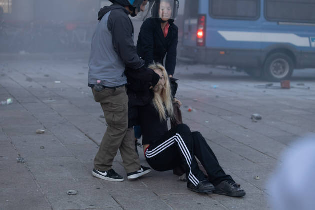 IPA89812268 - Milan, October 17, 2026: Italia in Piazza demonstration; violent clashes between police and the student movement  Copyright: xFrancescoxEnriquezx xFrancescoxEnriquezx IPA89812268