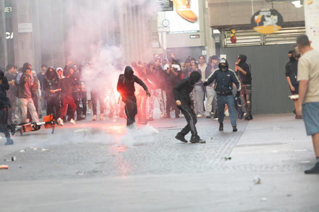 IPA89812379 - Milan, October 17, 2026: Italia in Piazza demonstration; violent clashes between police and the student movement  Copyright: xFrancescoxEnriquezx xFrancescoxEnriquezx IPA89812379